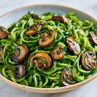 Espaguetis De Calabacín Con Champiñones