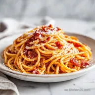 Pasta a la Amatriciana: Receta Tradicional para 4 Porciones
