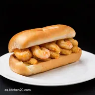 Po Boy de Camarones Fritos con Salsa Remoulade Casera