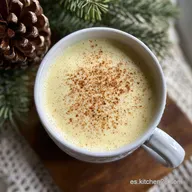 Ponche de Huevo Cl&aacute;sico: Receta Aterciopelada