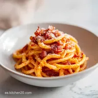 Receta de Amatriciana Aut&eacute;ntica con Guanciale en 30 Minutos